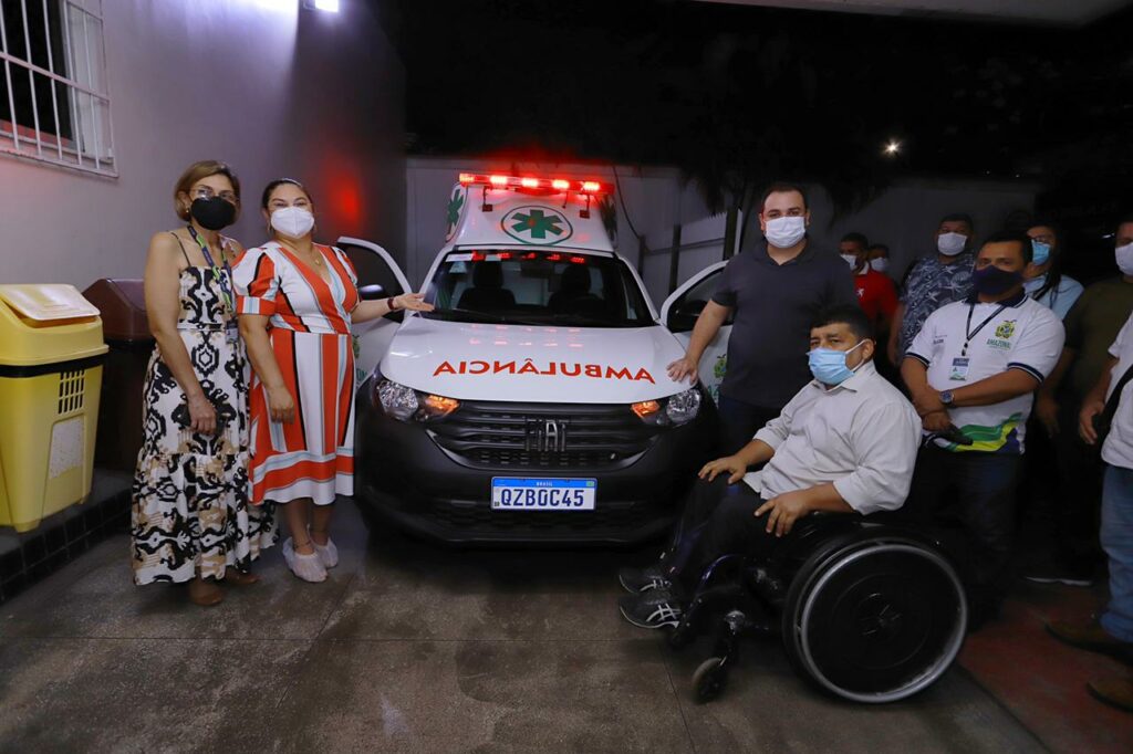 Deputado Roberto Cidade entrega ambulância e equipamentos ao SPA Joventina Dias, com recursos de emendas
