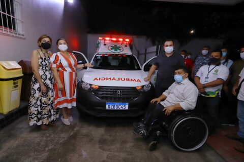 Deputado Roberto Cidade entrega ambulância e equipamentos ao SPA Joventina Dias, com recursos de emendas