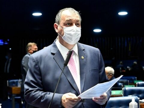 Omar será relator de projeto para criar Memorial das vítimas da Covid-19